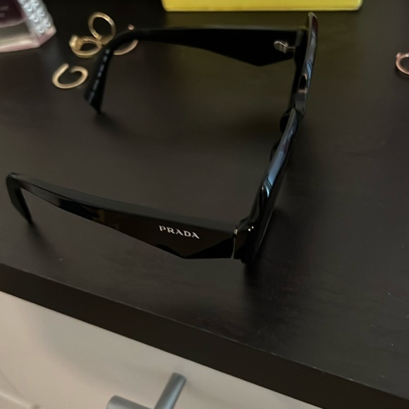 Prada sunglasses PRADA
PR 19ZSF - Picture 1 of 4